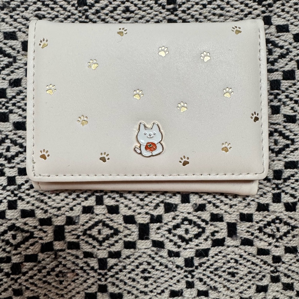 Lucky Cute White Cat Paw Trifold Wallet